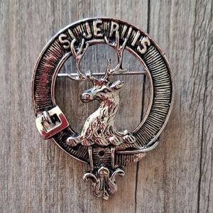 Clan Colquhoun Cap Badge with Silver Finish